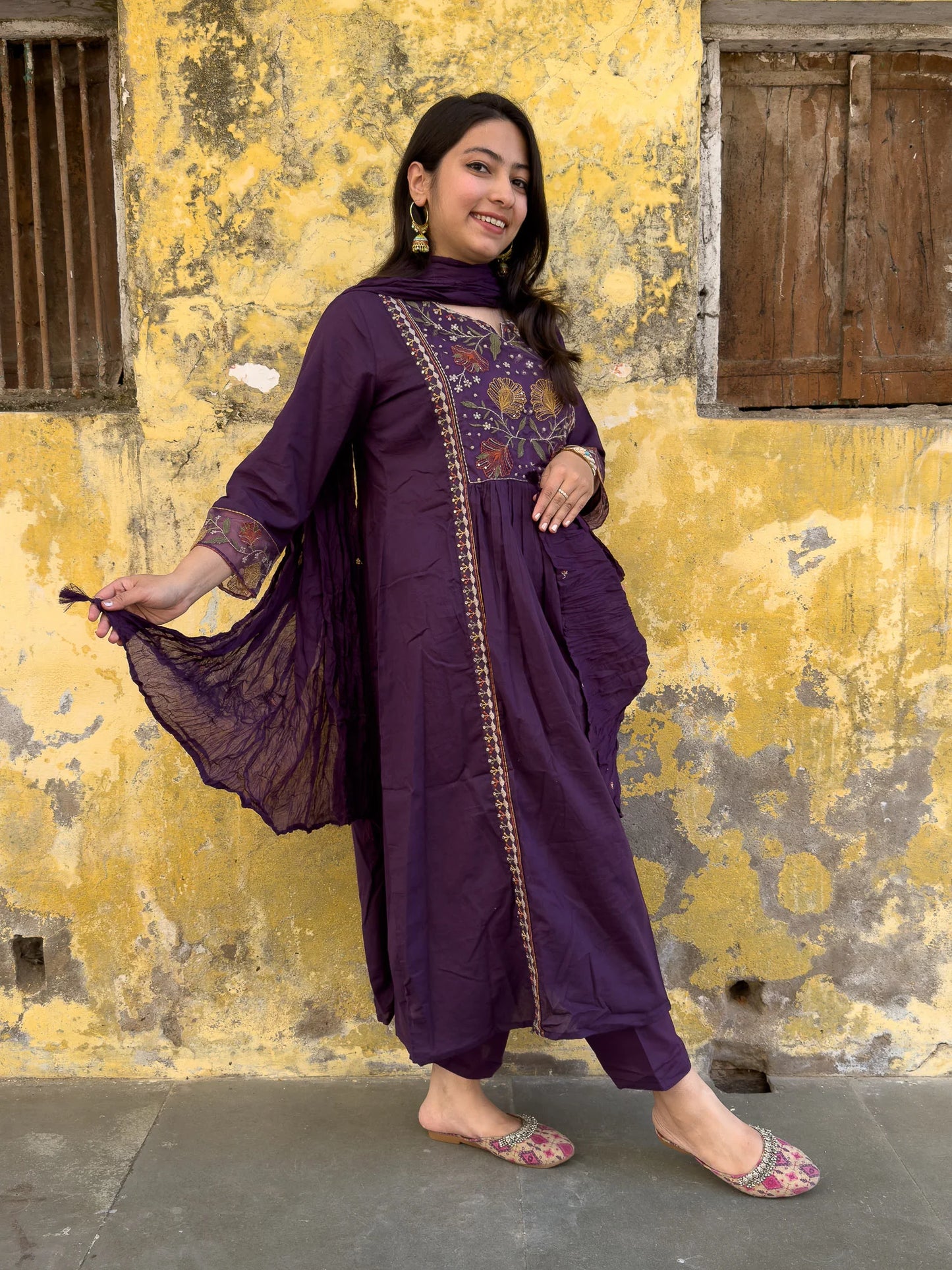 Roslic™ purple kurta set with floral embroidery on neck and sleeves