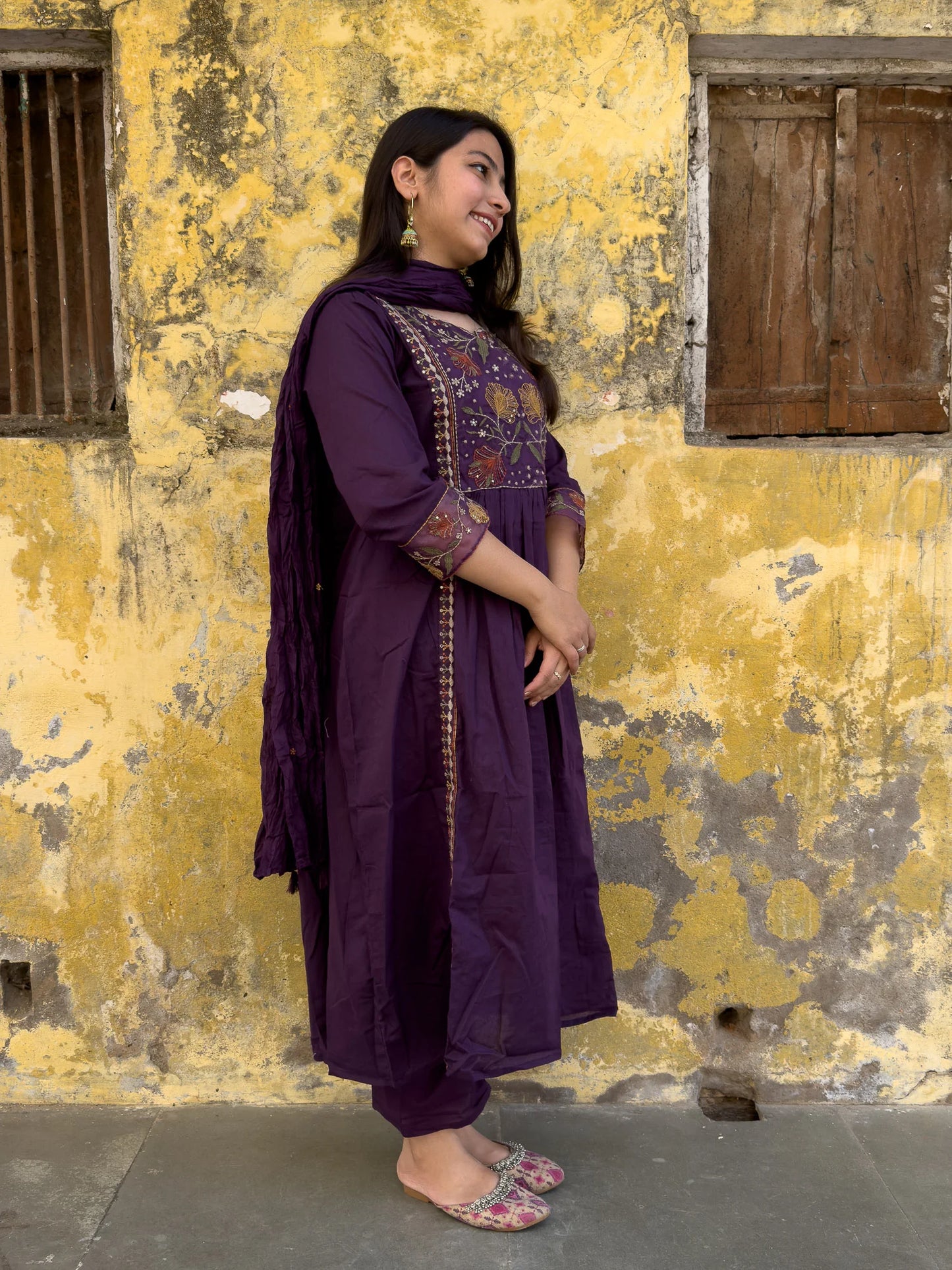 Roslic™ purple kurta set with floral embroidery on neck and sleeves