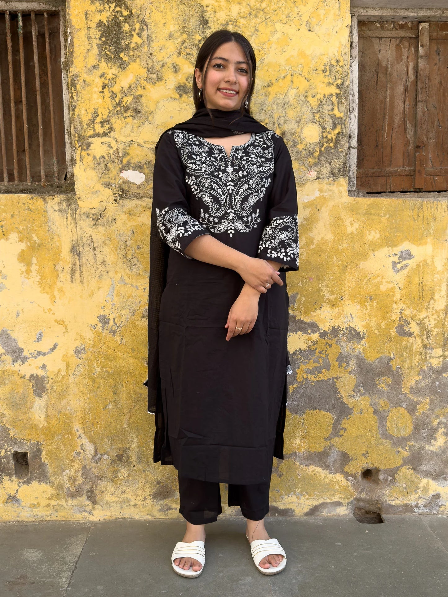 Roslic™Black Suit with Thread Work