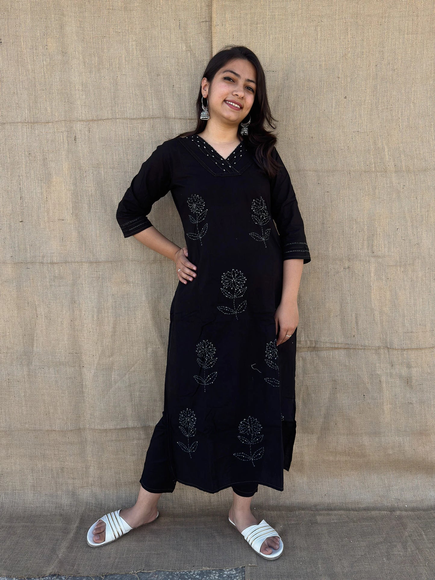 Roslic™ black cord set with flower tread work
