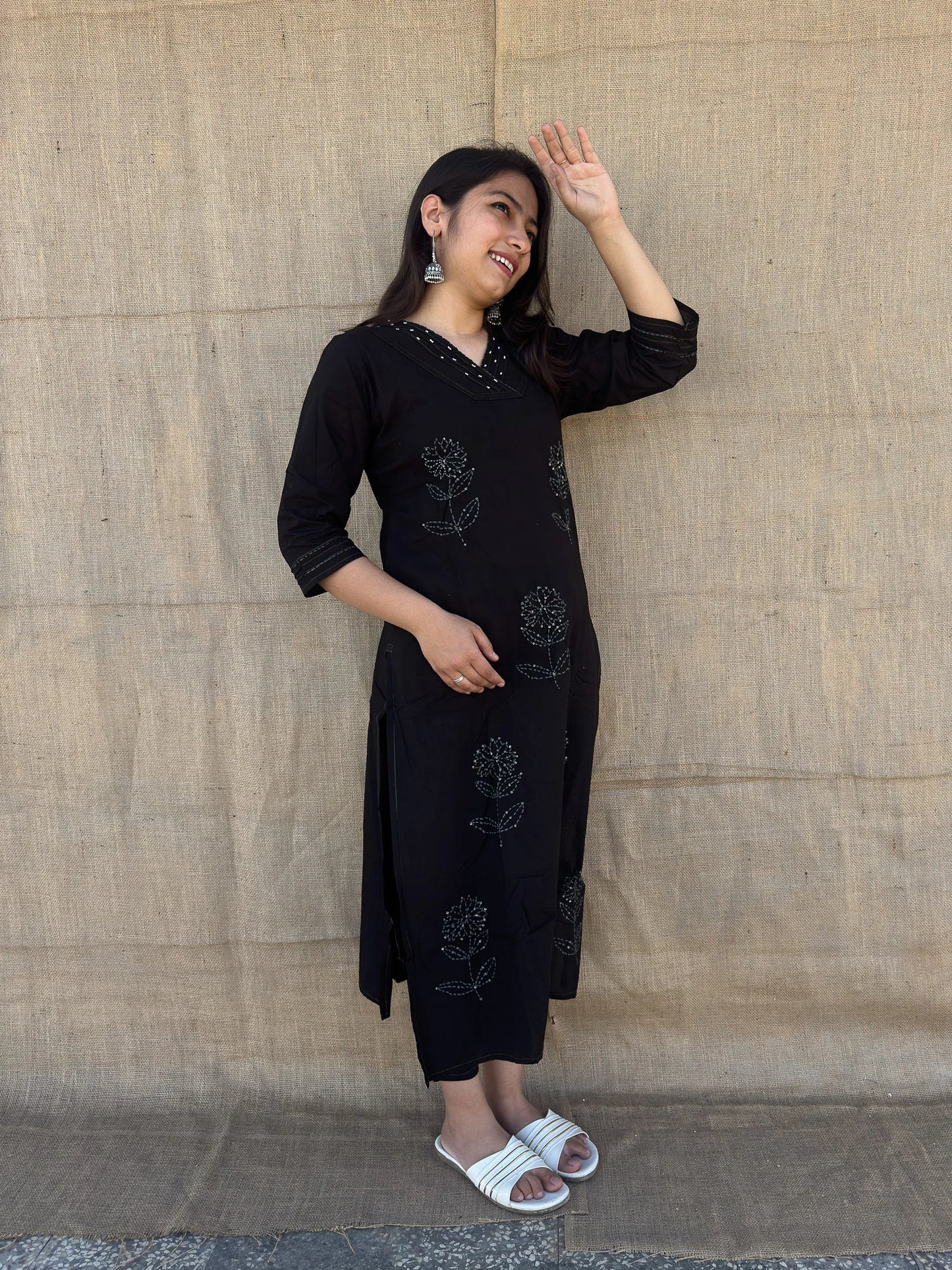 Roslic™ black cord set with flower tread work
