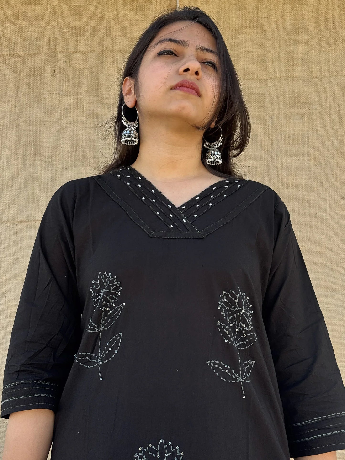 Roslic™ black cord set with flower tread work