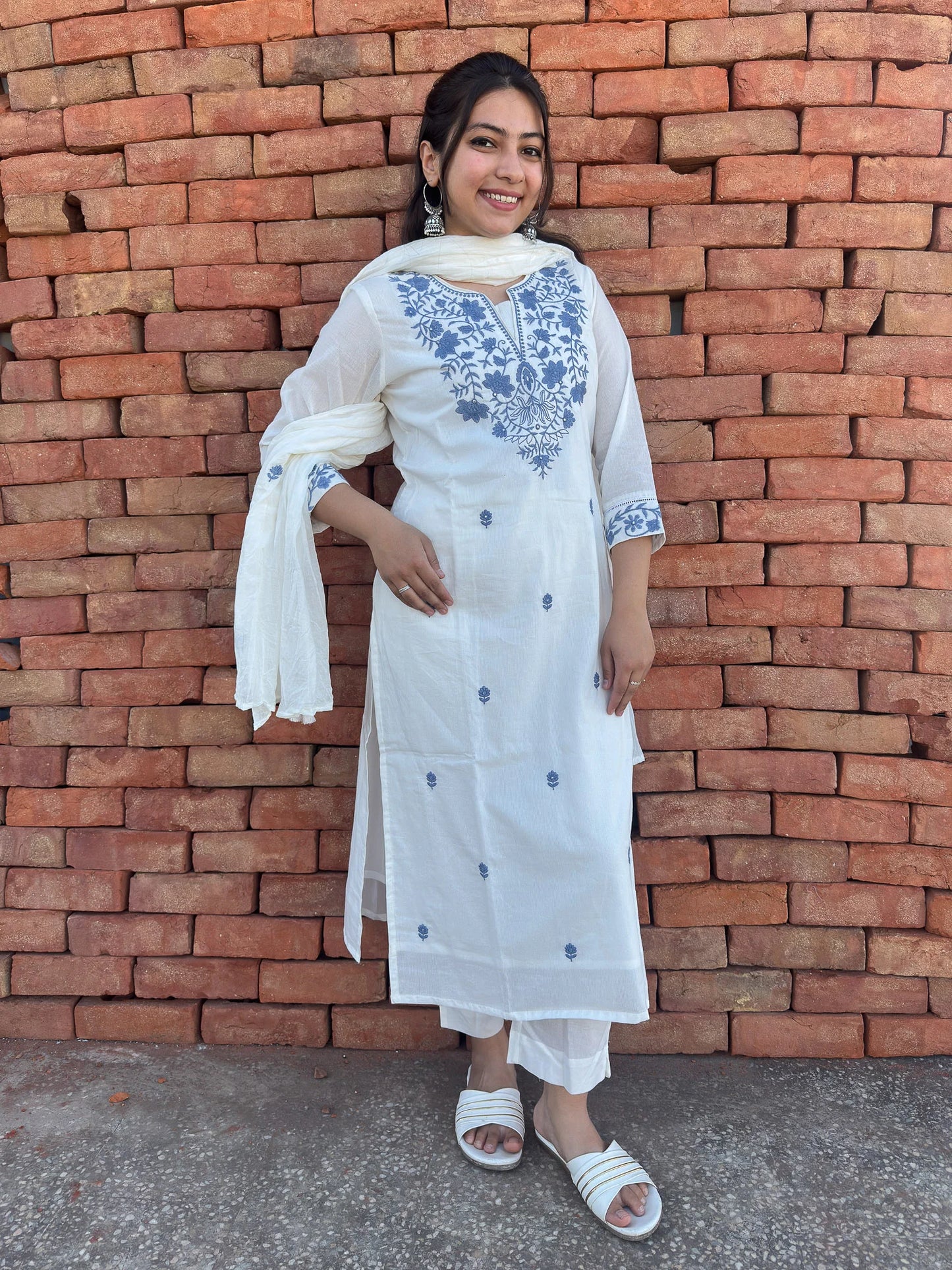 Roslic™ off white kurta set with blue work