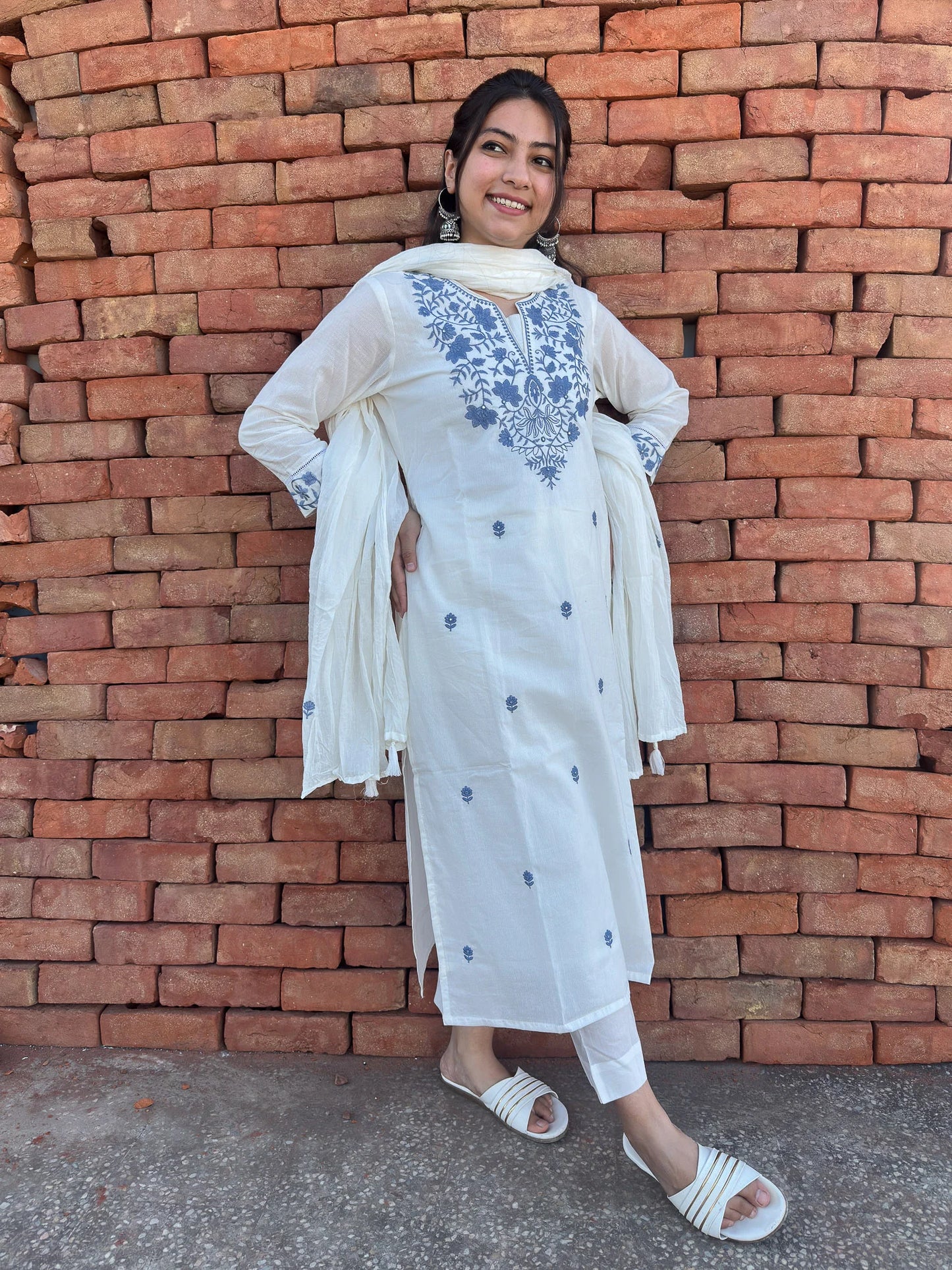 Roslic™ off white kurta set with blue work