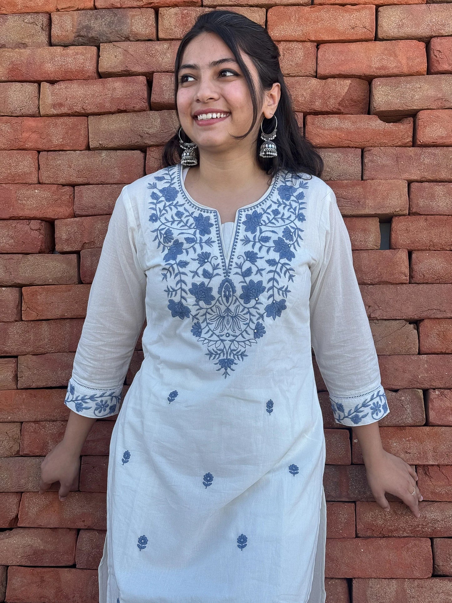 Roslic™ off white kurta set with blue work