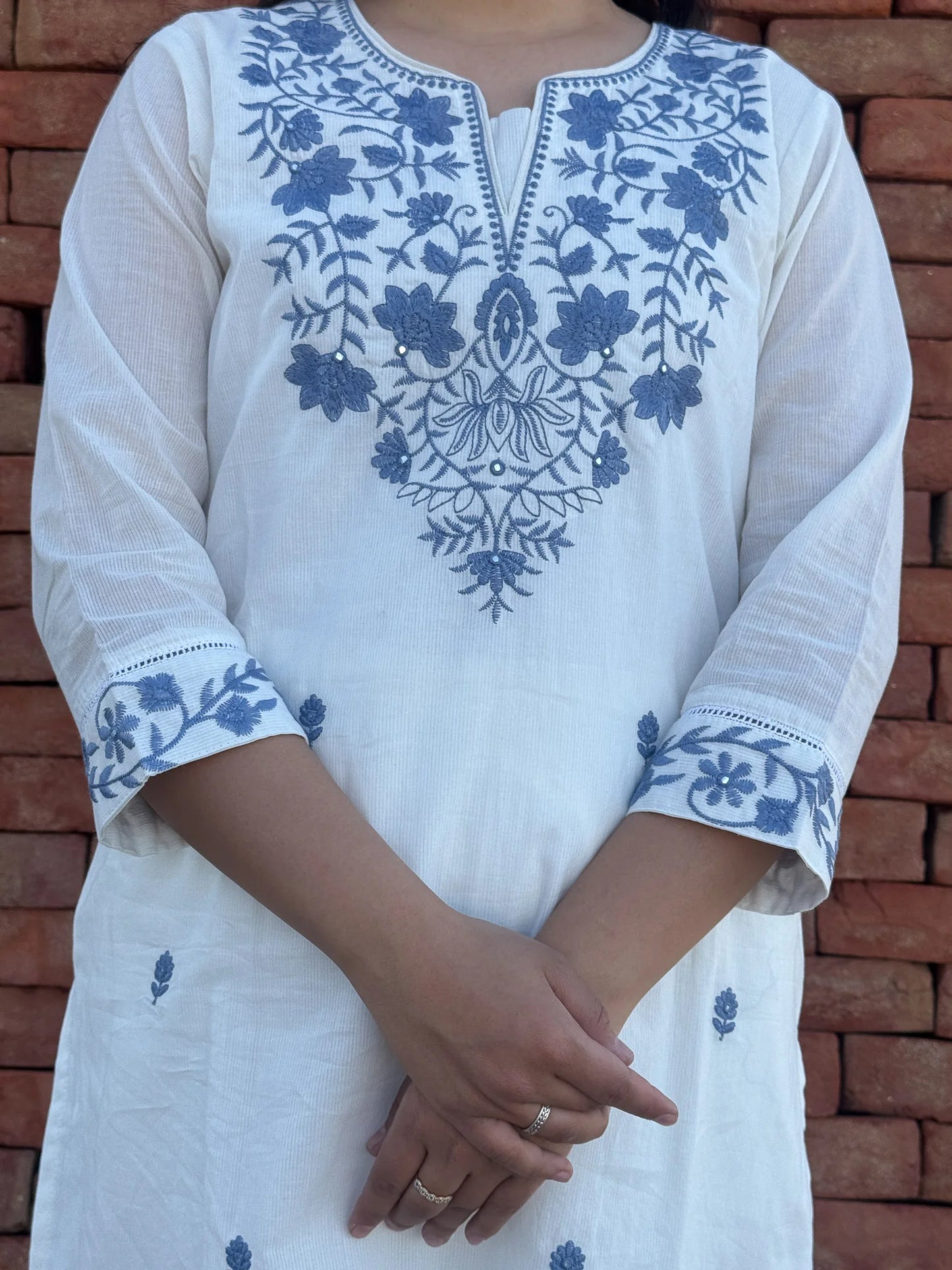 Roslic™ off white kurta set with blue work