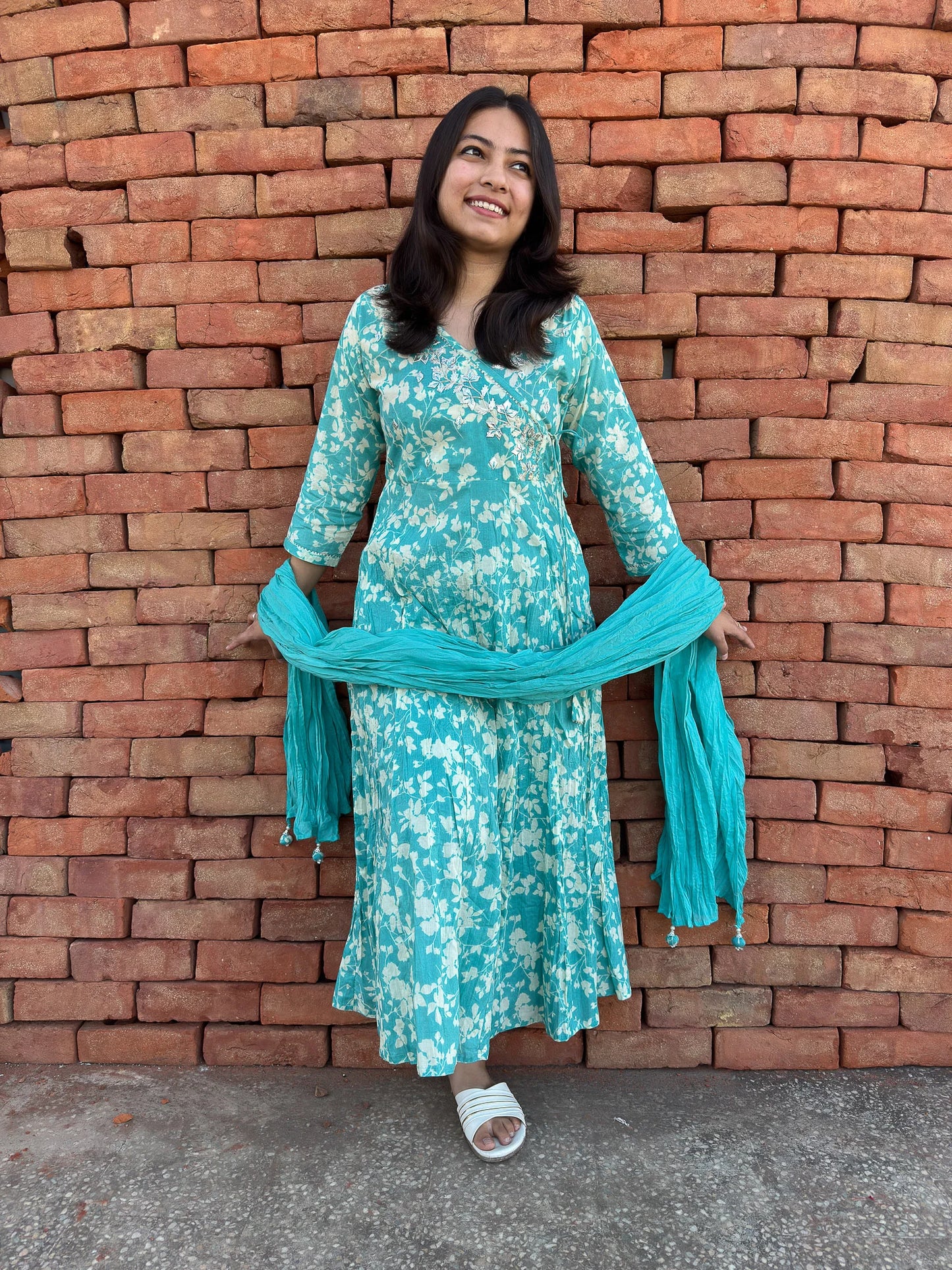 Roslic™ angrakha pattern kurta set with mul mul dupatta