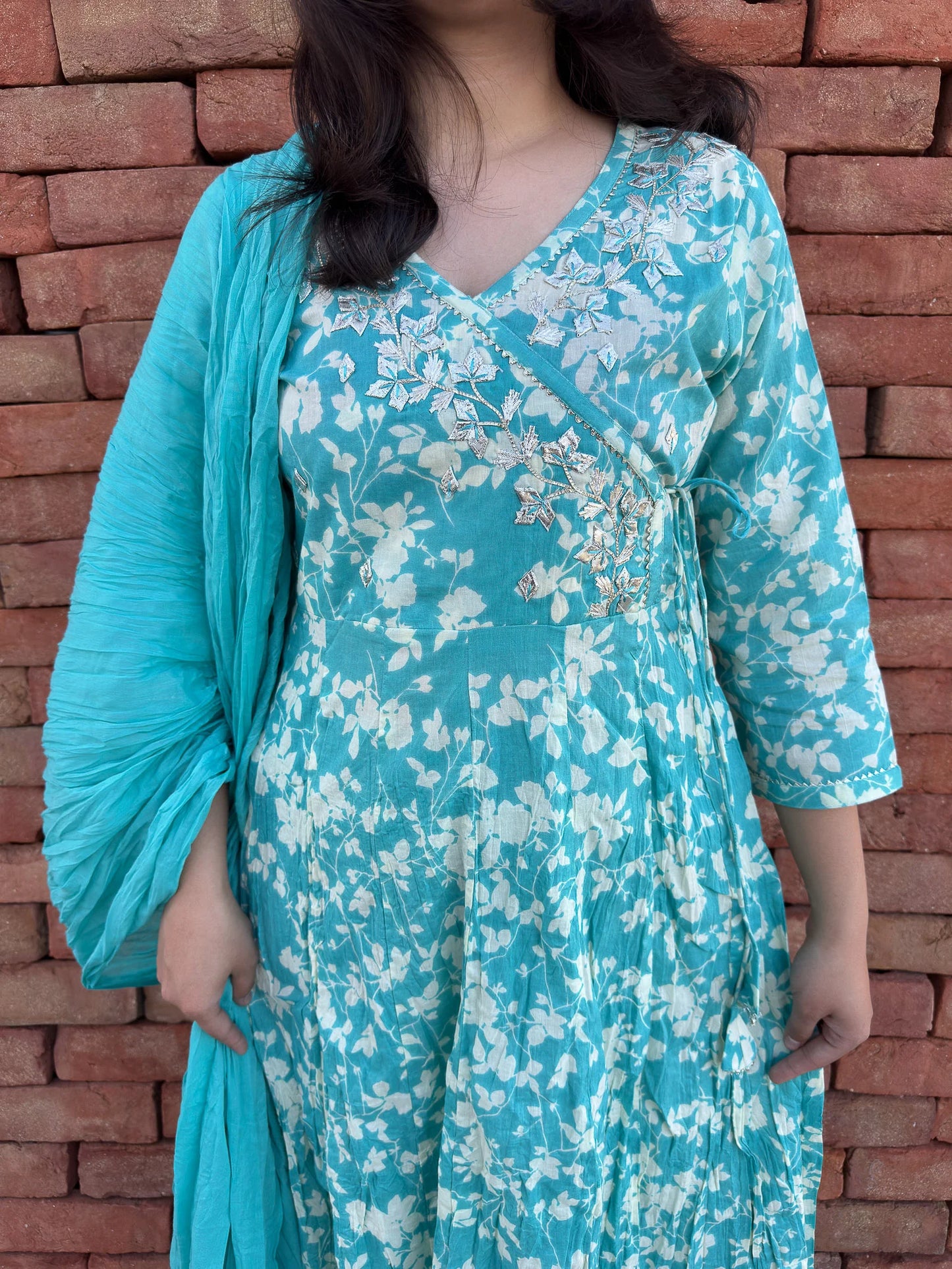 Roslic™ angrakha pattern kurta set with mul mul dupatta