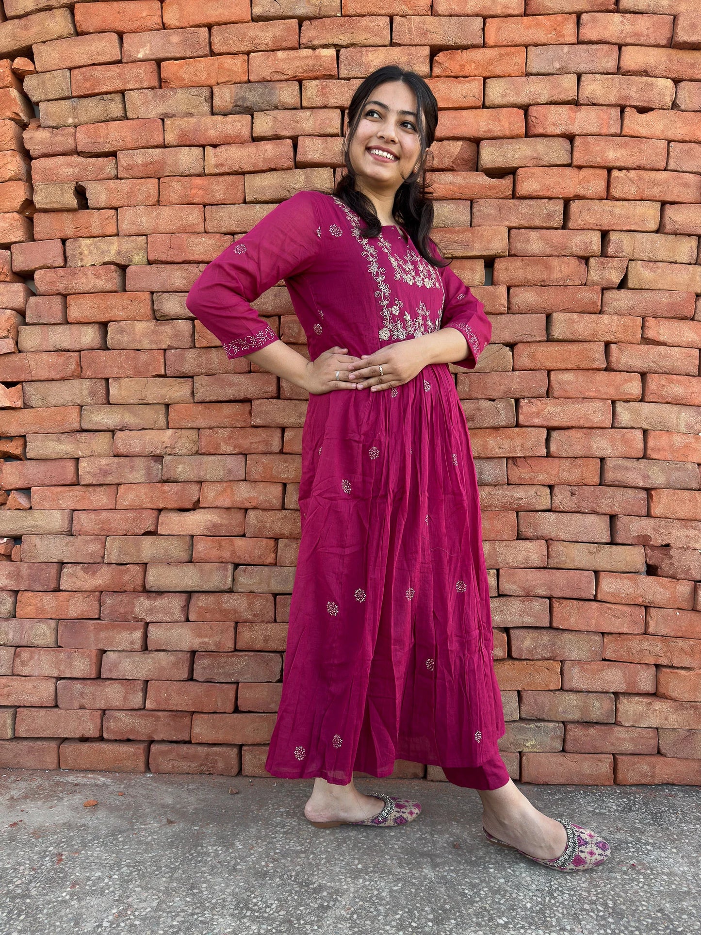 Roslic™ rani colour kurta set witb silver floral embroidery