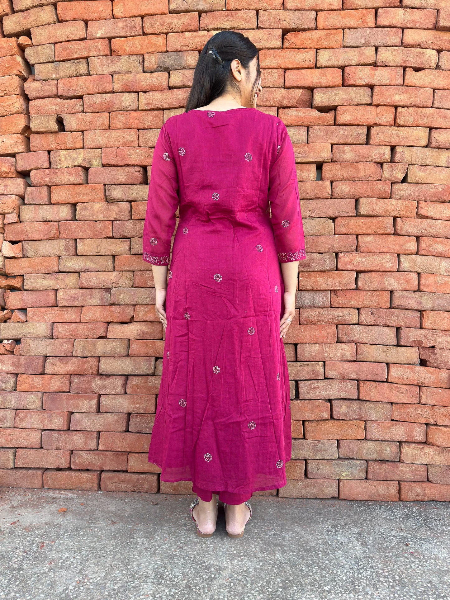 Roslic™ rani colour kurta set witb silver floral embroidery