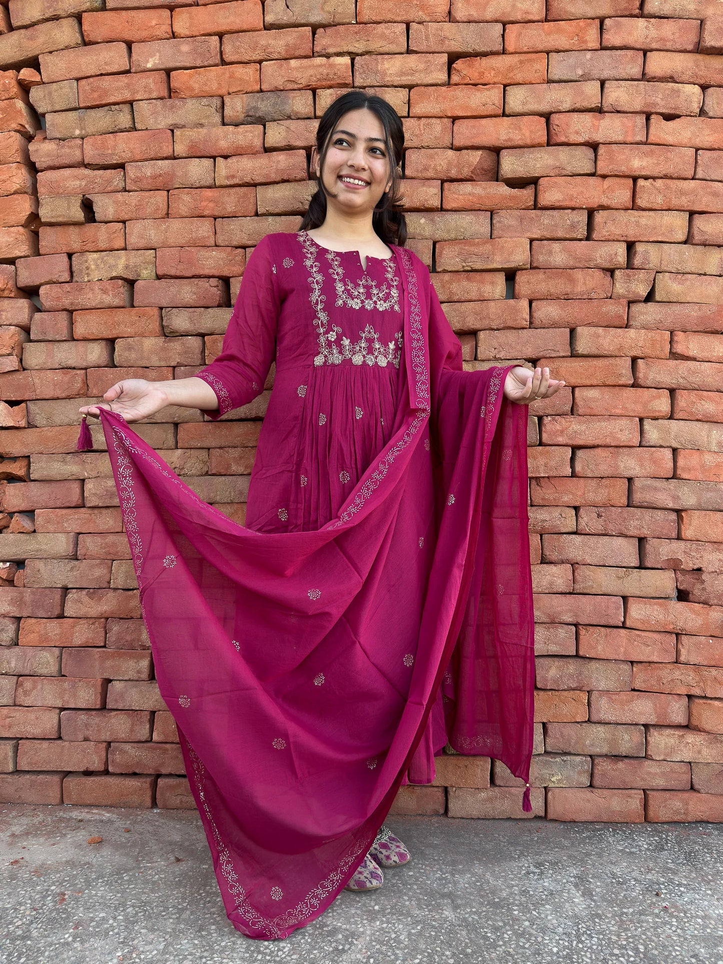 Roslic™ rani colour kurta set witb silver floral embroidery