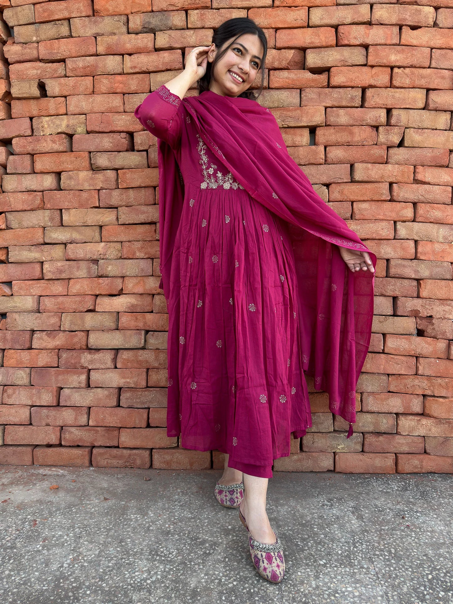 Roslic™ rani colour kurta set witb silver floral embroidery